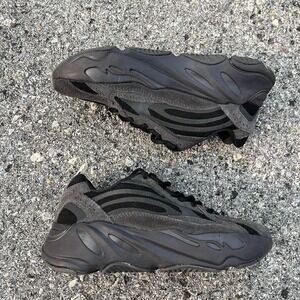 2010s Yeezy 700 V2 Triple Black size 7w